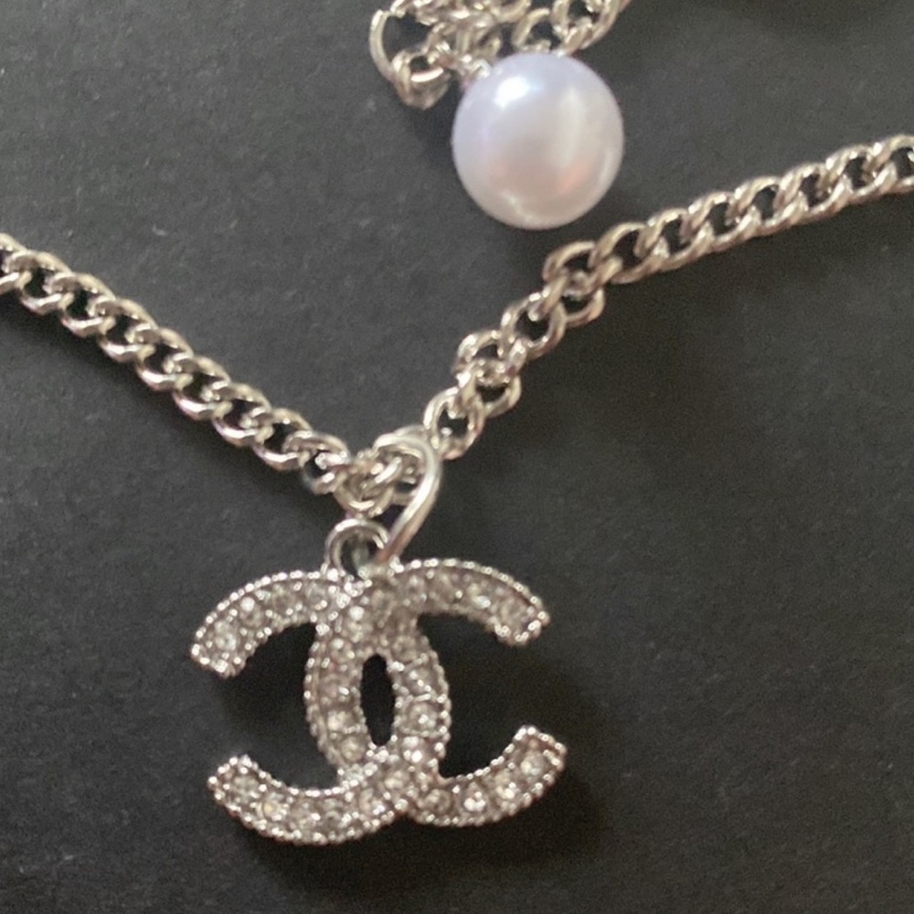 REPOSHING - Chanel Silver Pearl CC Logo Necklace - Picture 3 of 10